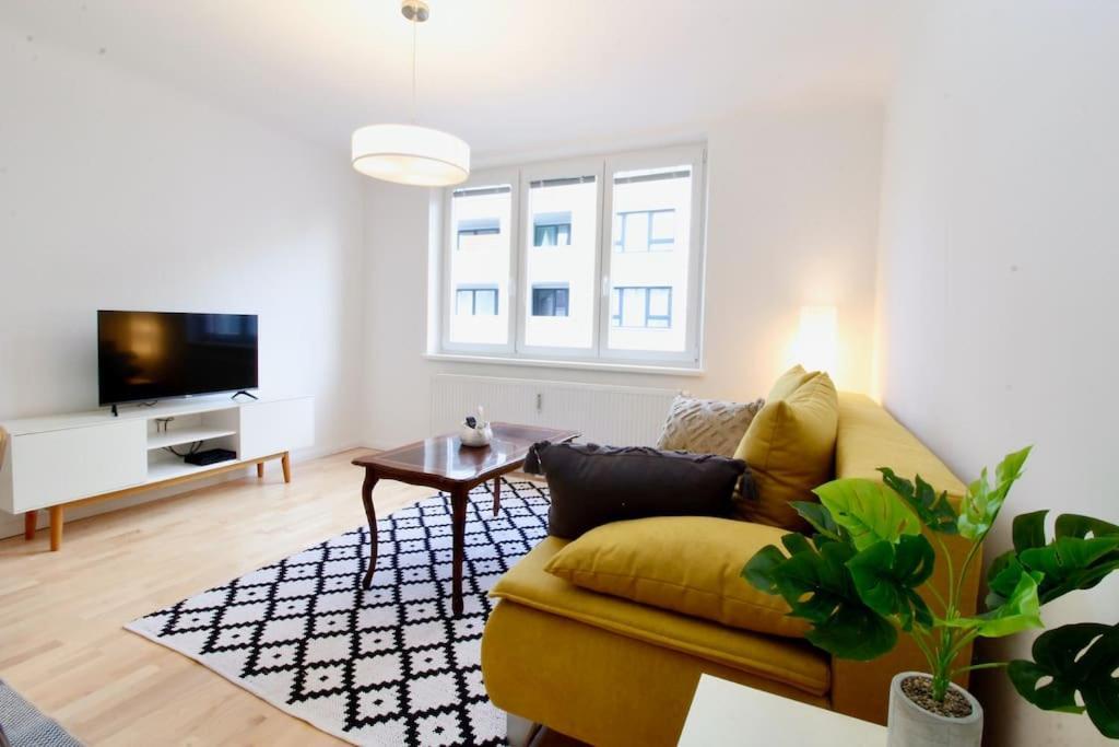 Central Charm - Comfortable 3-br Apartment Vienna