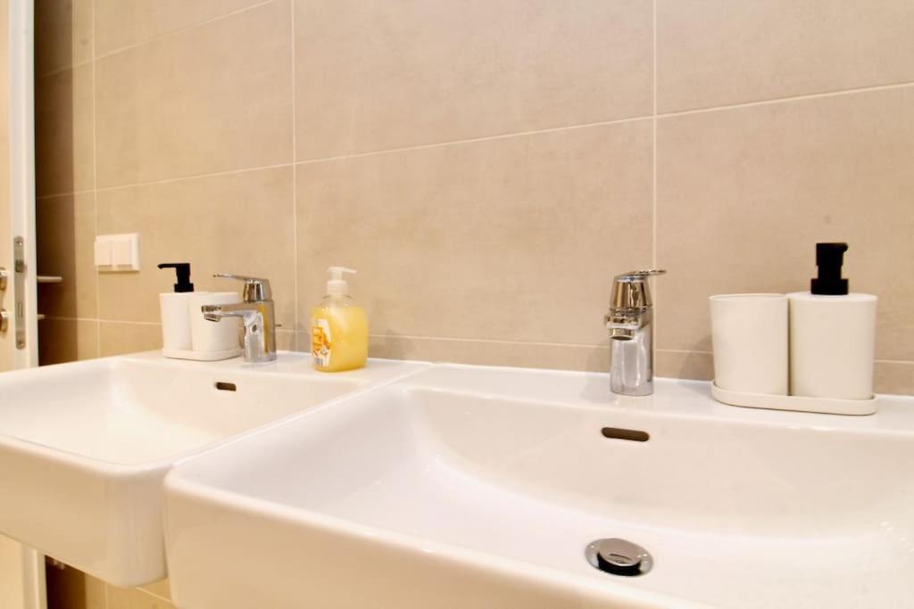 Central Charm - Comfortable 3-br Apartment Vienna
