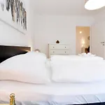 Central Vienna Charm - Comfortable 3-Br Stay