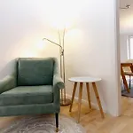 Central Vienna Charm - Comfortable 3-Br Stay