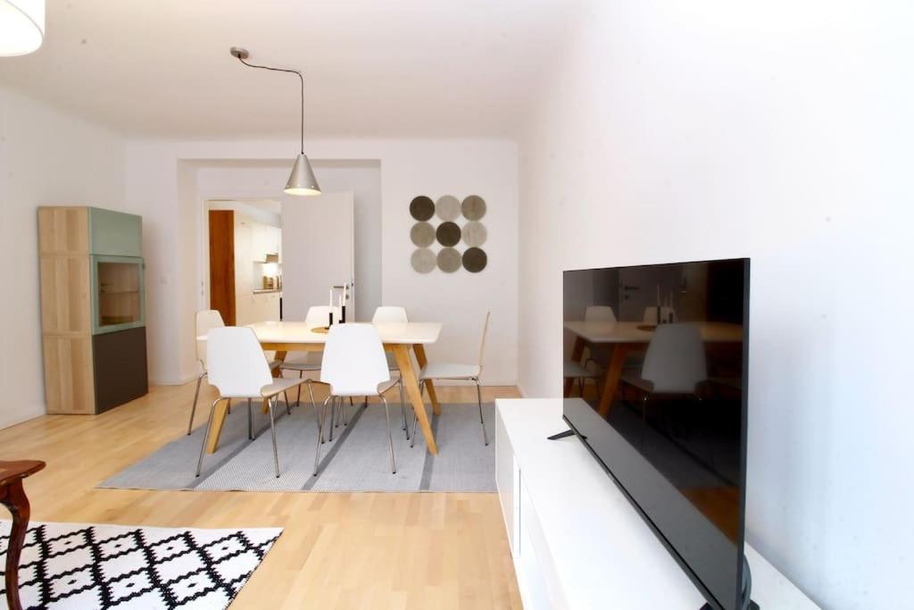 Central Charm - Comfortable 3-br * Wenen