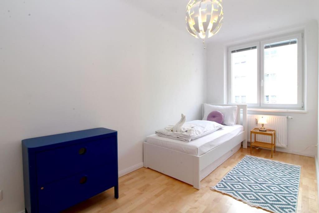 Central Charm - Comfortable 3-br Appartement