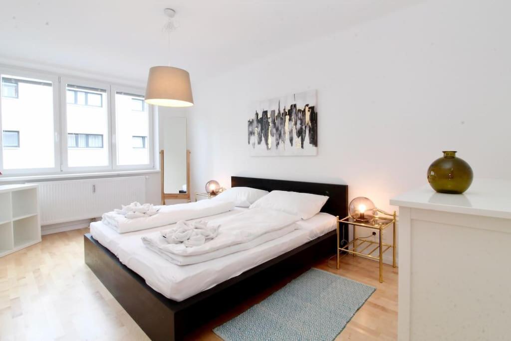 Central Charm - Comfortable 3-br Appartement