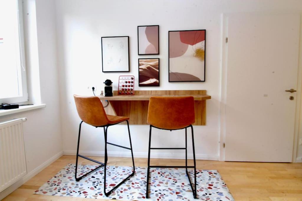 Central Charm - Comfortable 3-br