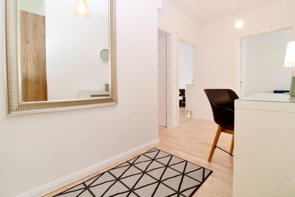 Central Charm - Comfortable 3-br *