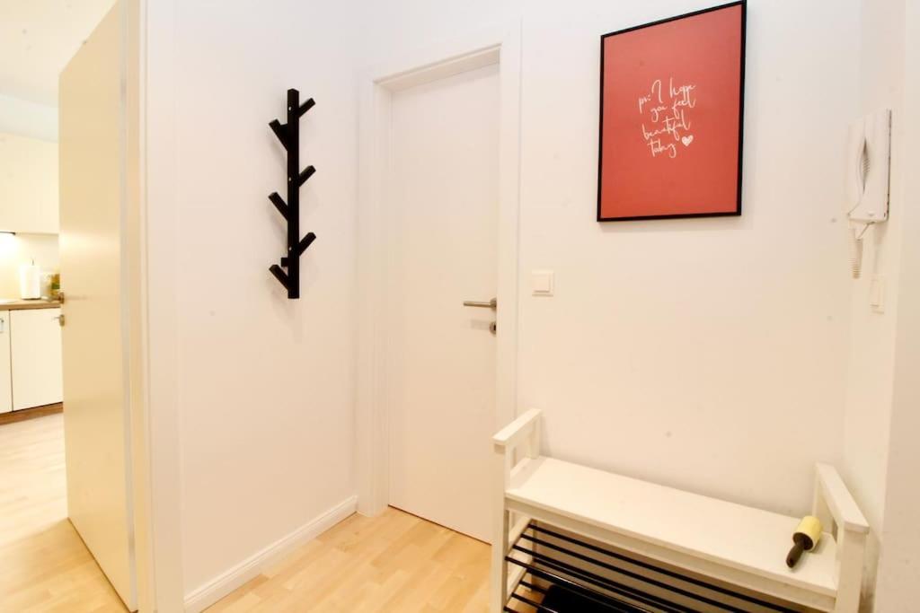 Central Charm - Comfortable 3-br Appartement