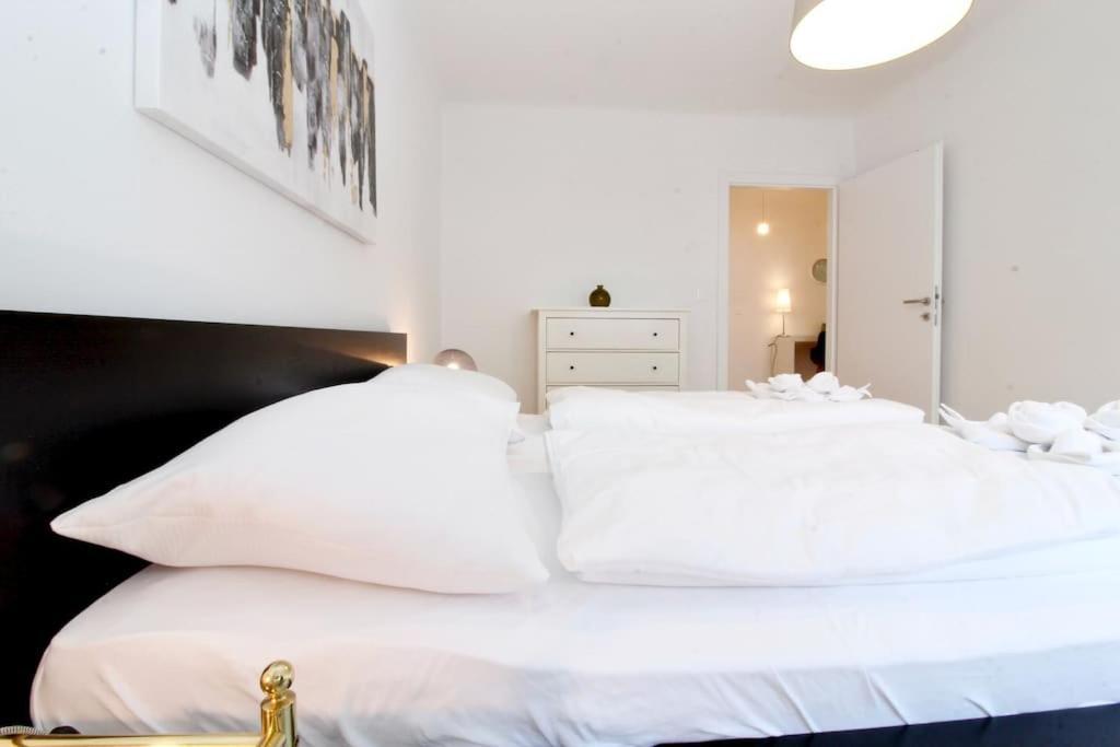 Central Charm - Comfortable 3-br Appartement *