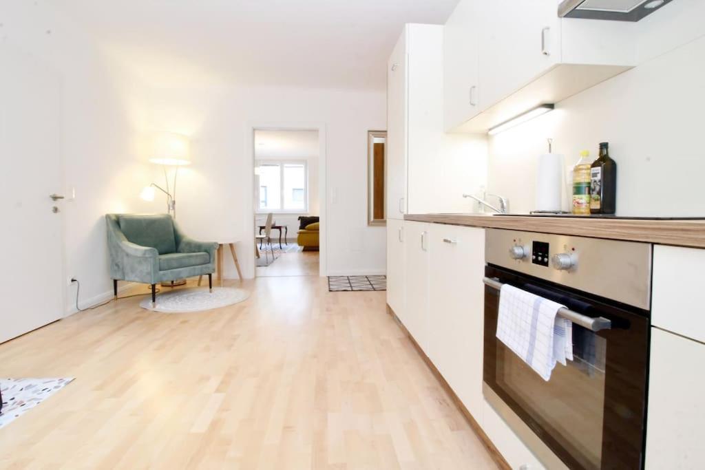 Central Charm - Comfortable 3-br Appartement *